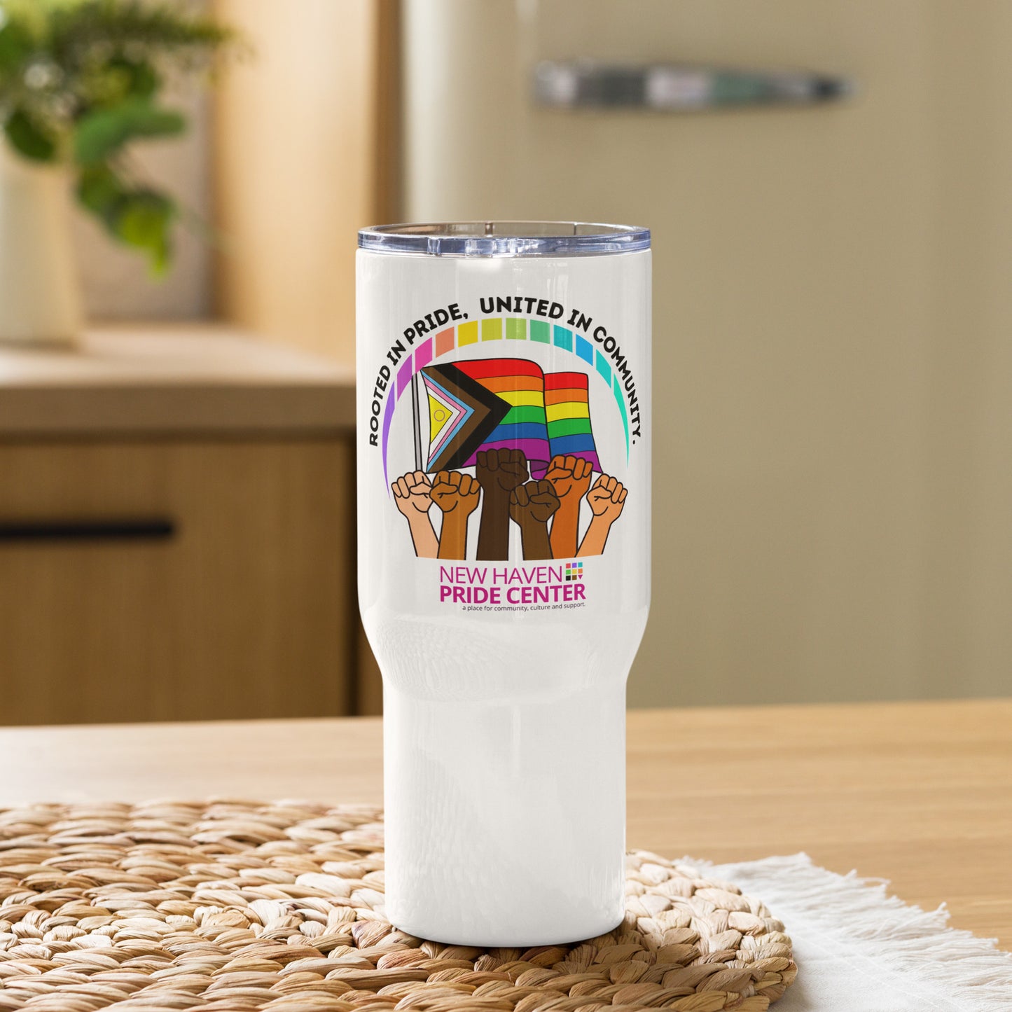 Travel mug with a handle